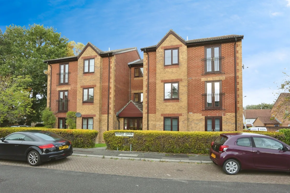 Cheltenham Gardens, Hedge End, Southampton - 1 bedroom flat - Fox & Sons