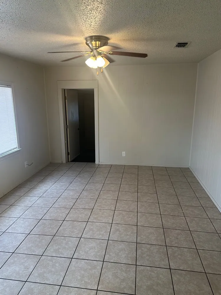15 E 23rd St, San Angelo, TX 76903