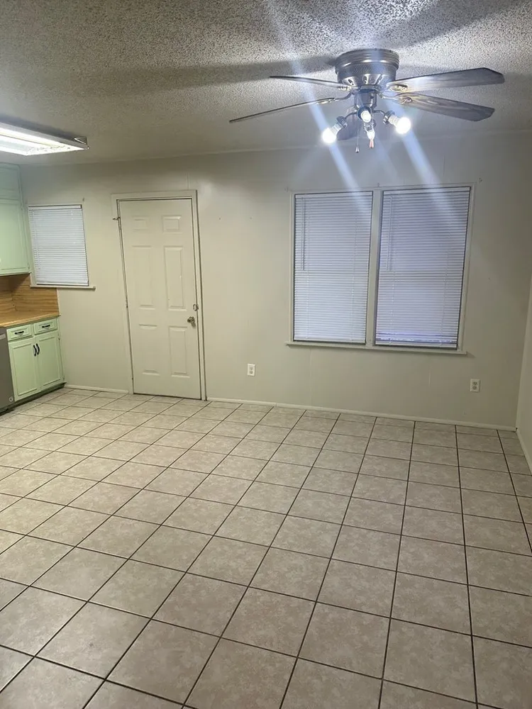 15 E 23rd St, San Angelo, TX 76903