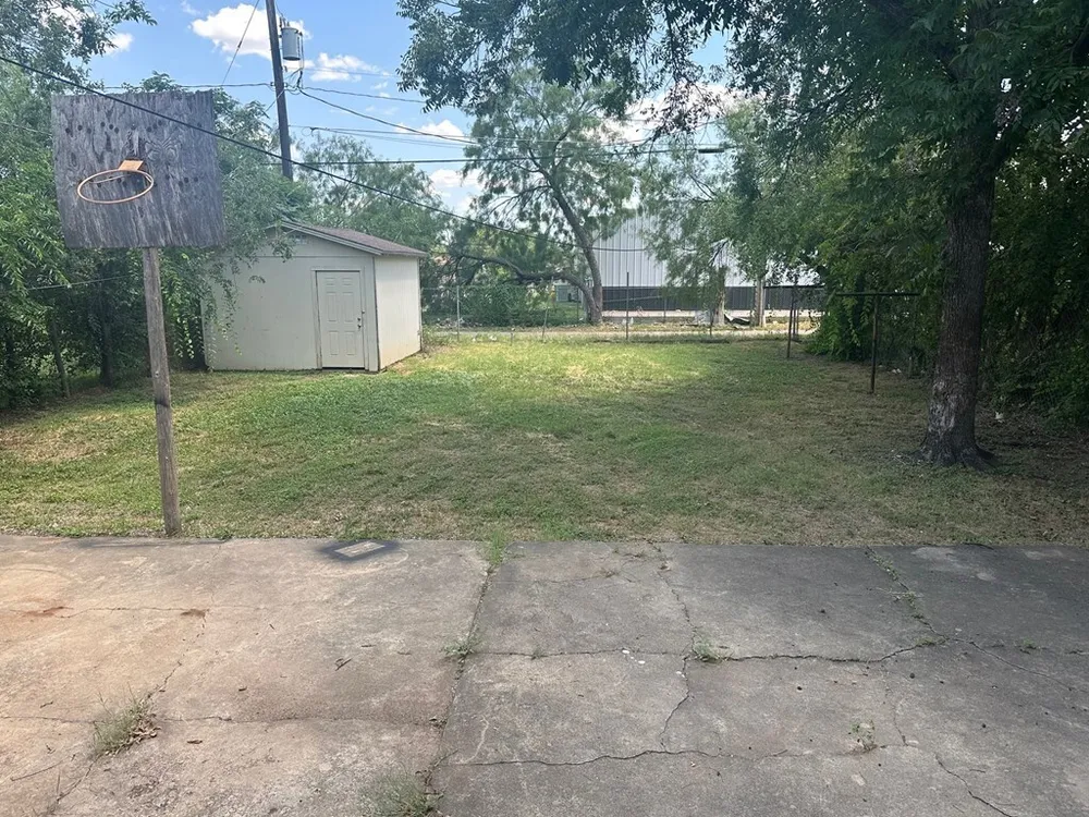 15 E 23rd St, San Angelo, TX 76903