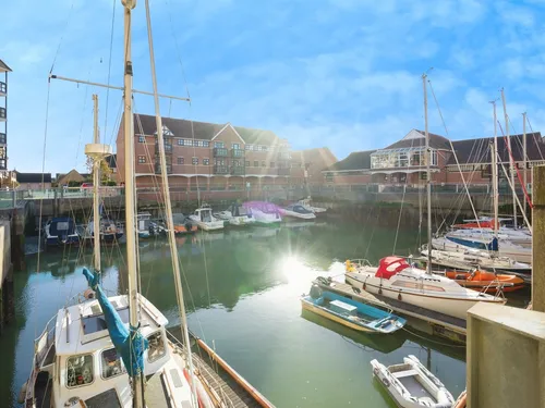 Emerald Quay, Shoreham-By-Seaphoto