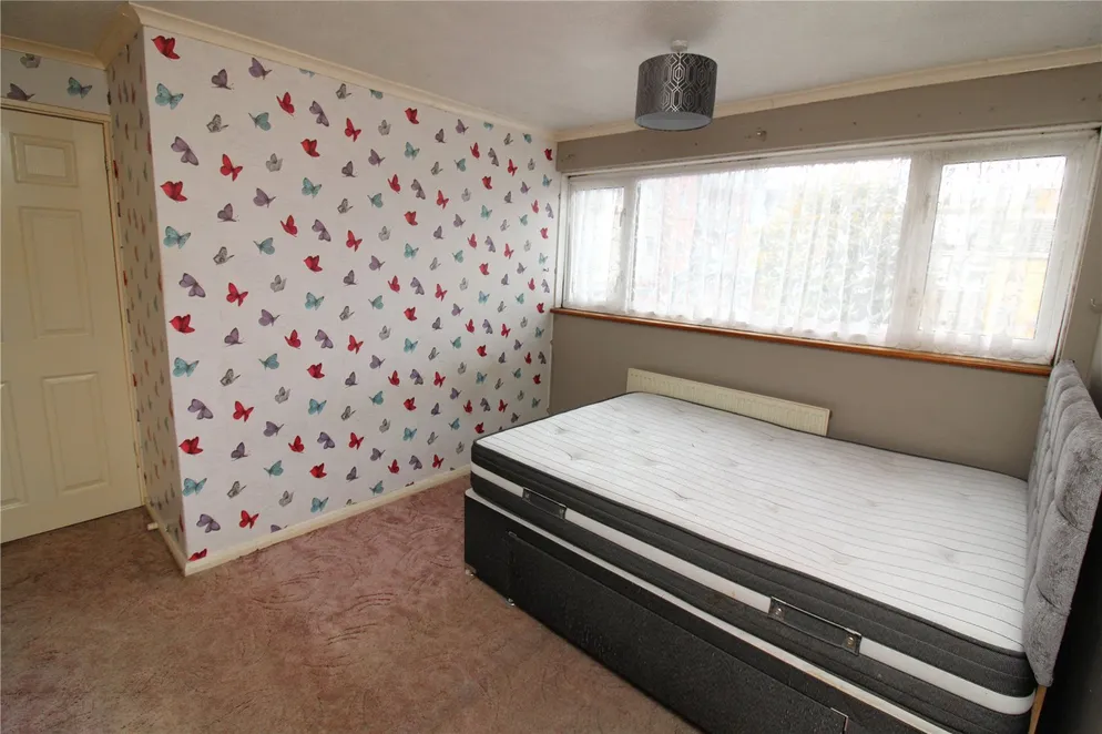 Property carousel item 6