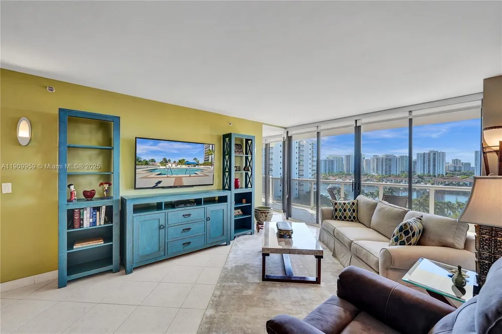 3600 Yacht Club Dr, Aventura, FL 33180