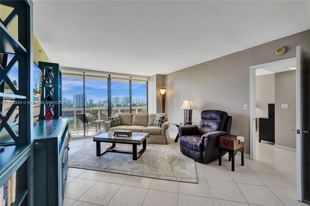 3600 Yacht Club Dr, Aventura, FL 33180