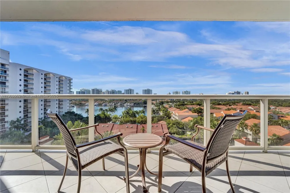 3600 Yacht Club Dr, Aventura, FL 33180