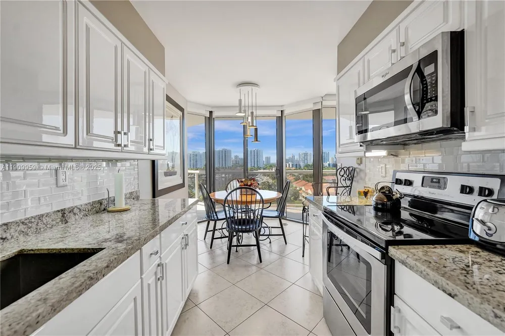 3600 Yacht Club Dr, Aventura, FL 33180