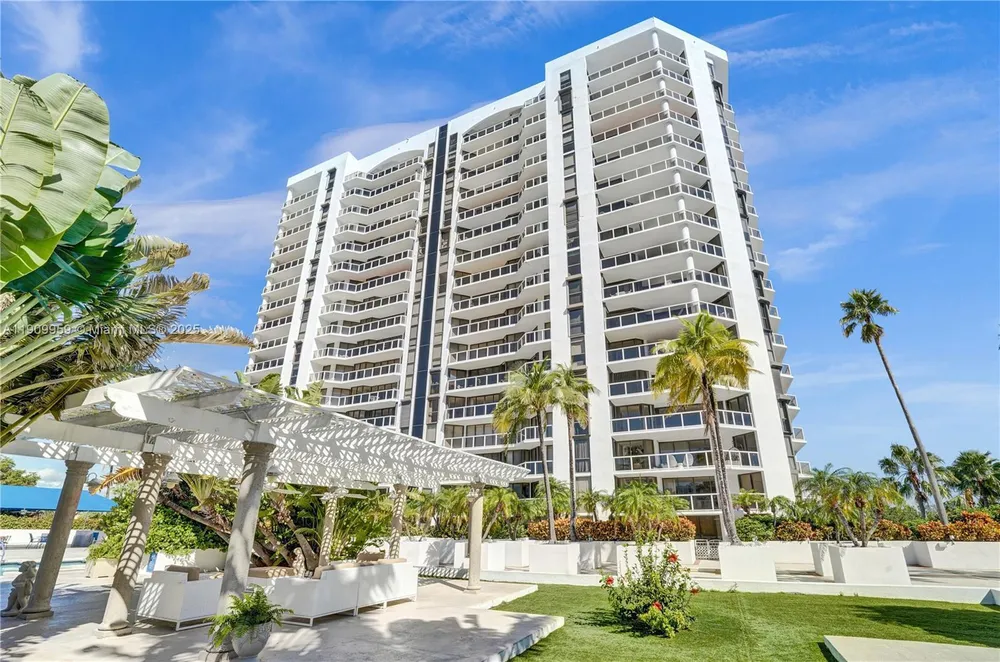 3600 Yacht Club Dr, Aventura, FL 33180