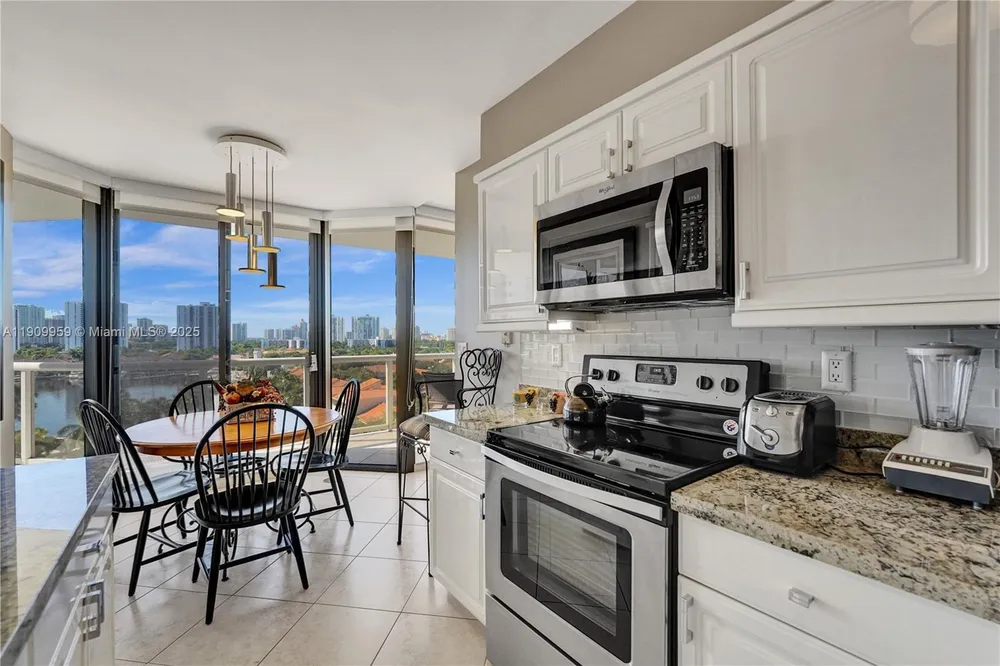 3600 Yacht Club Dr, Aventura, FL 33180