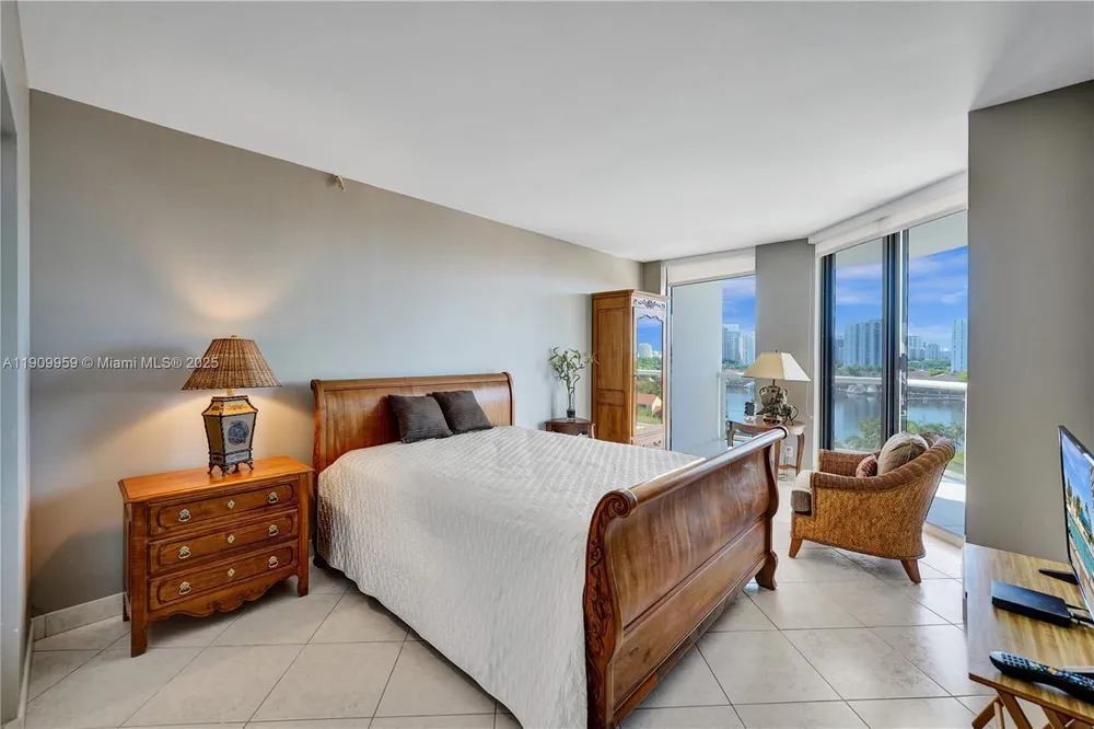 3600 Yacht Club Dr, Aventura, FL 33180