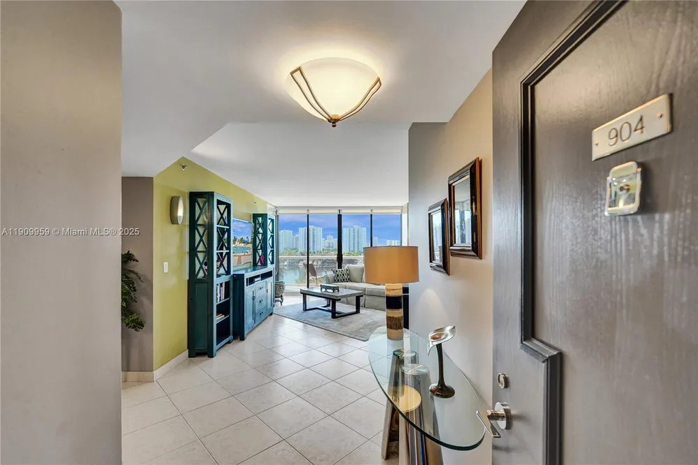 3600 Yacht Club Dr, Aventura, FL 33180