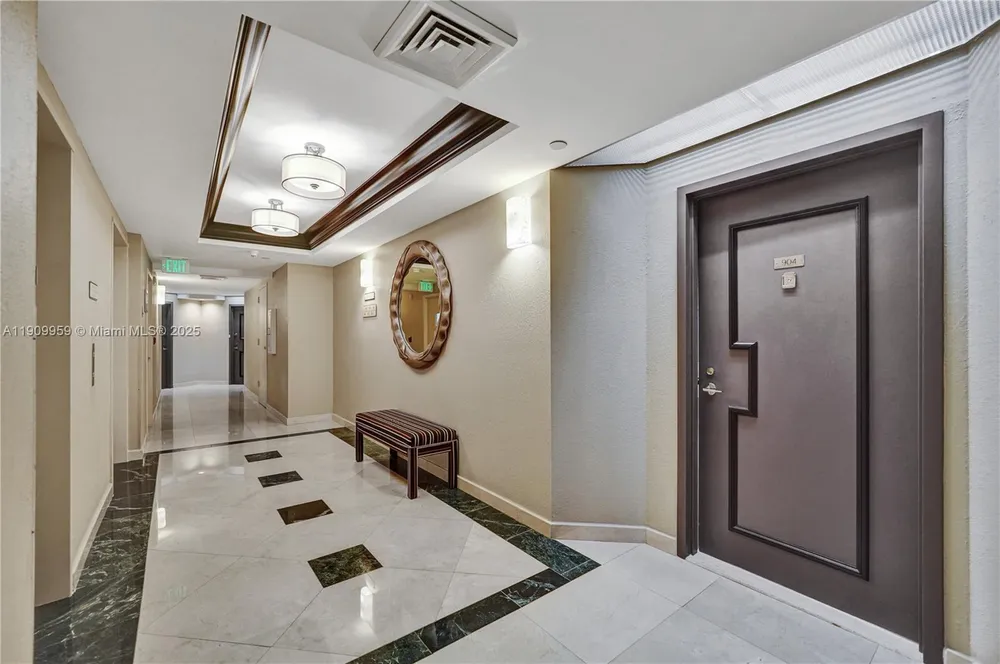 3600 Yacht Club Dr, Aventura, FL 33180