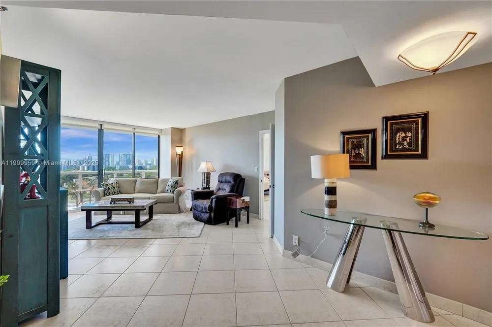 3600 Yacht Club Dr, Aventura, FL 33180