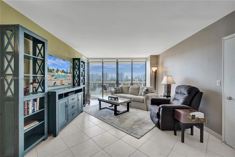 3600 Yacht Club Dr, Aventura, FL 33180