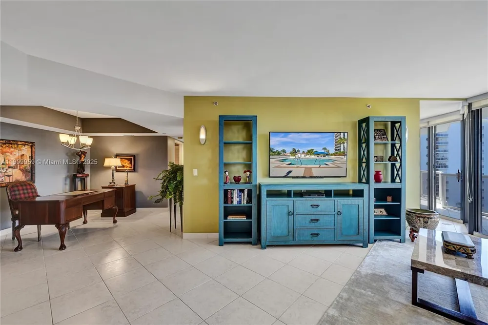 3600 Yacht Club Dr, Aventura, FL 33180