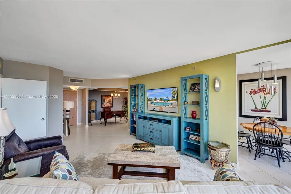 3600 Yacht Club Dr, Aventura, FL 33180