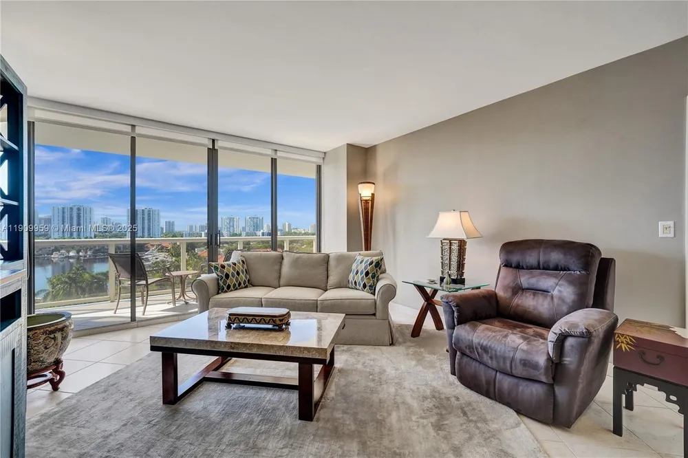 3600 Yacht Club Dr, Aventura, FL 33180