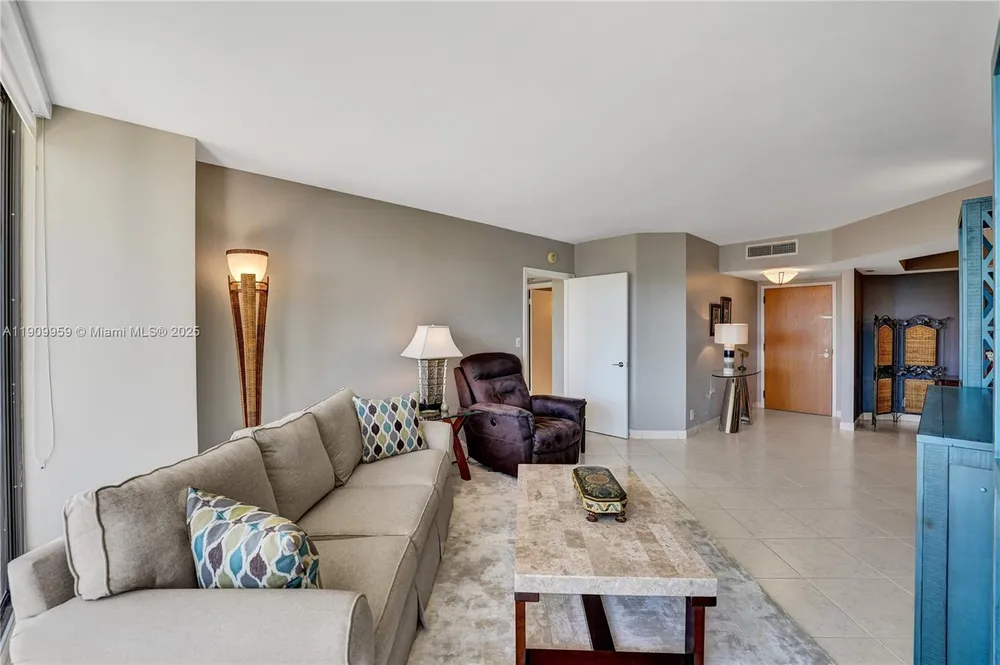 3600 Yacht Club Dr, Aventura, FL 33180