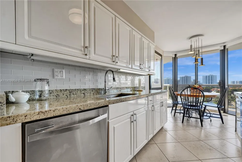 3600 Yacht Club Dr, Aventura, FL 33180