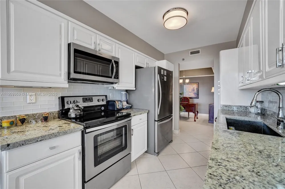 3600 Yacht Club Dr, Aventura, FL 33180