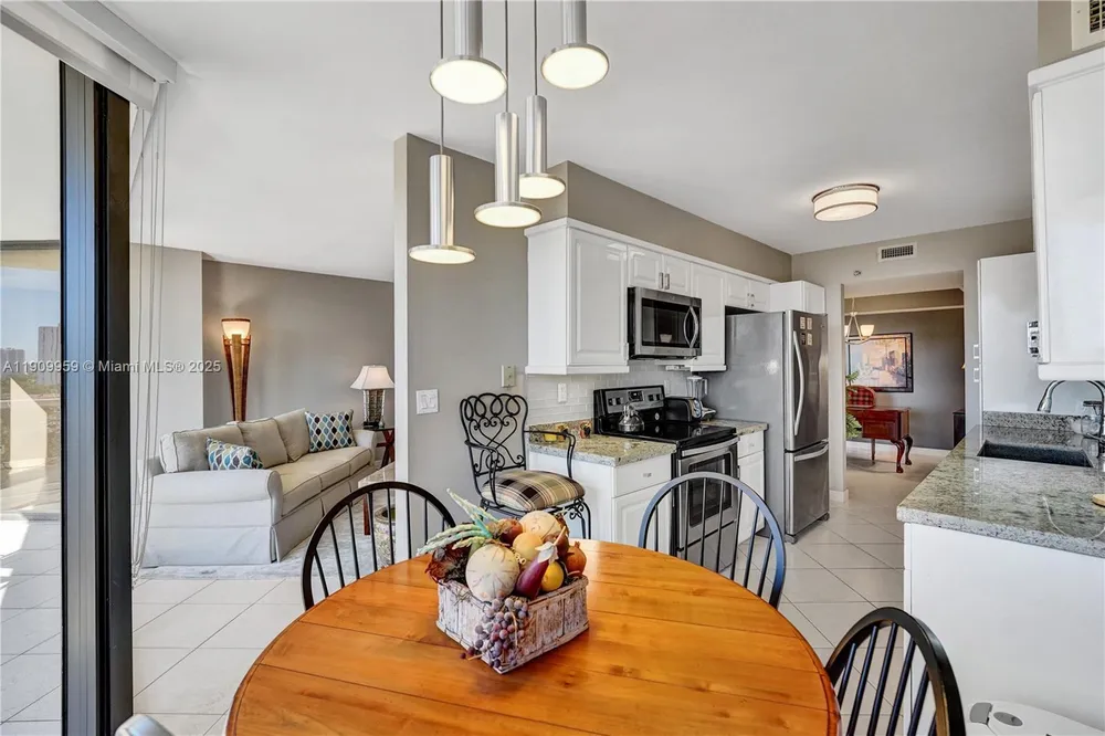 3600 Yacht Club Dr, Aventura, FL 33180