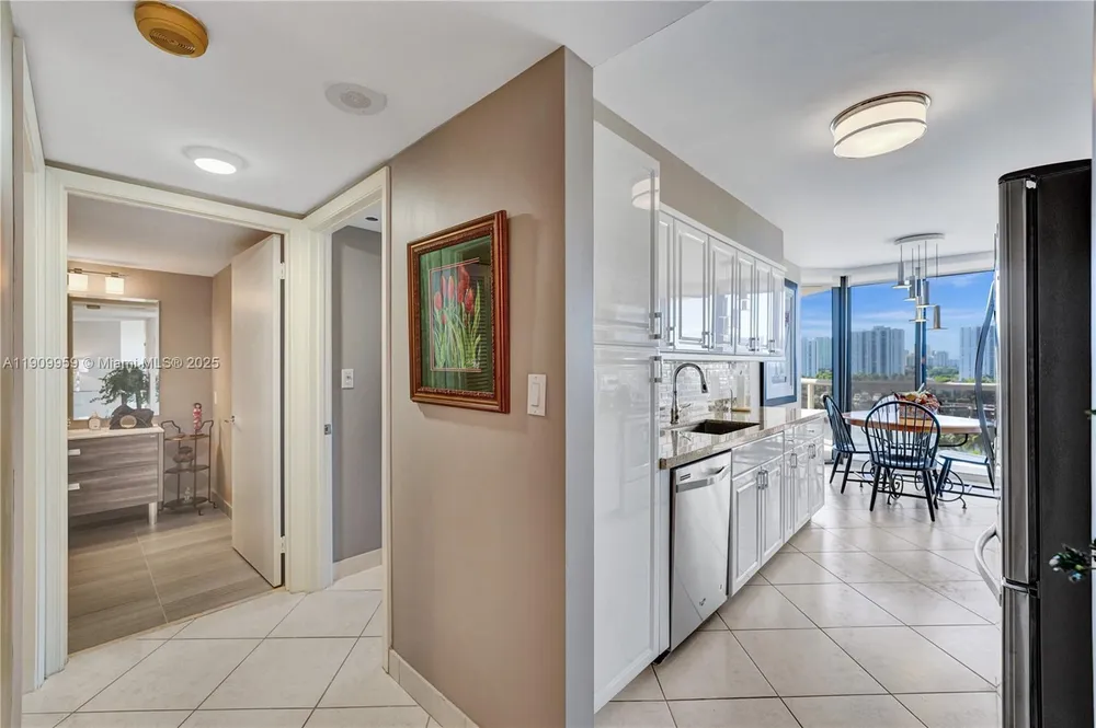 3600 Yacht Club Dr, Aventura, FL 33180
