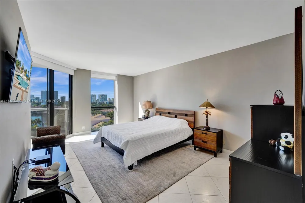 3600 Yacht Club Dr, Aventura, FL 33180