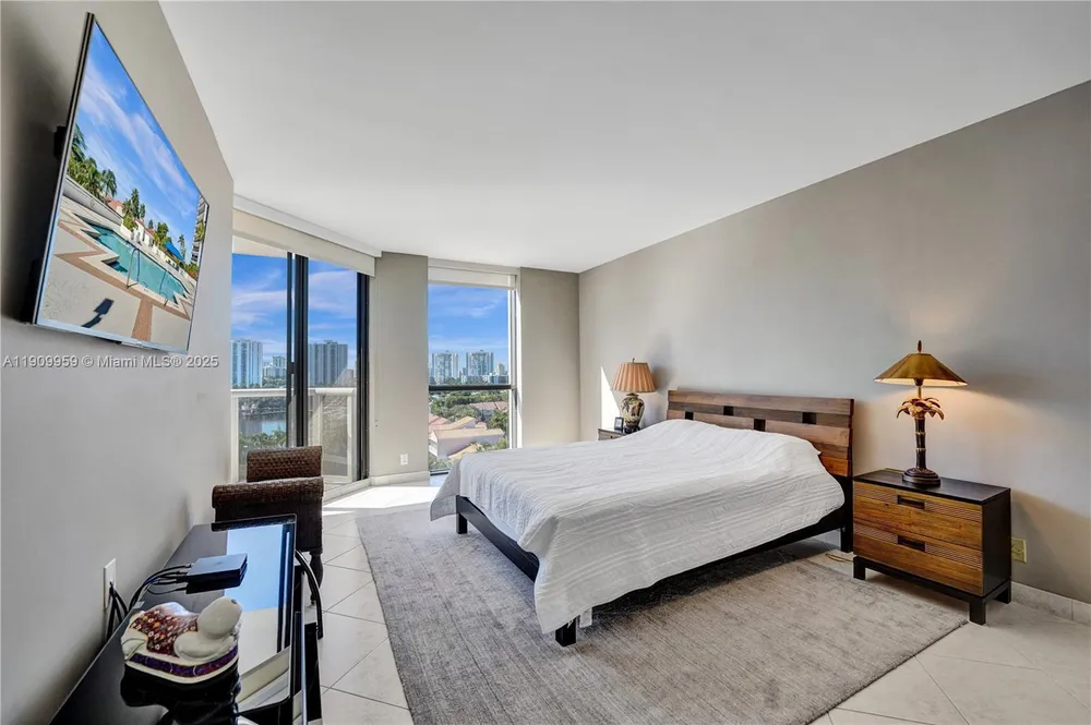 3600 Yacht Club Dr, Aventura, FL 33180