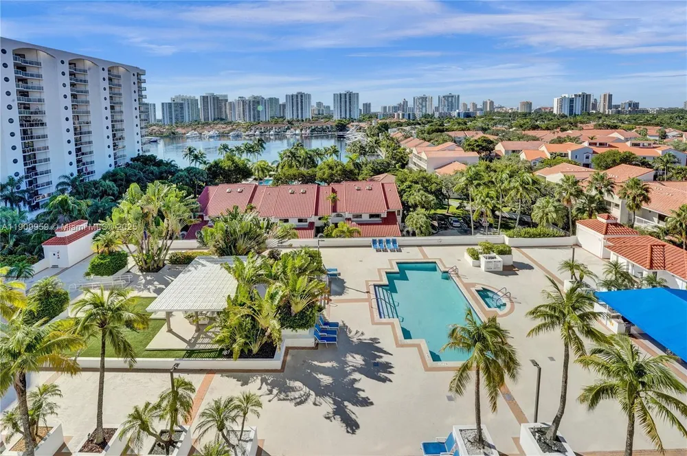3600 Yacht Club Dr, Aventura, FL 33180