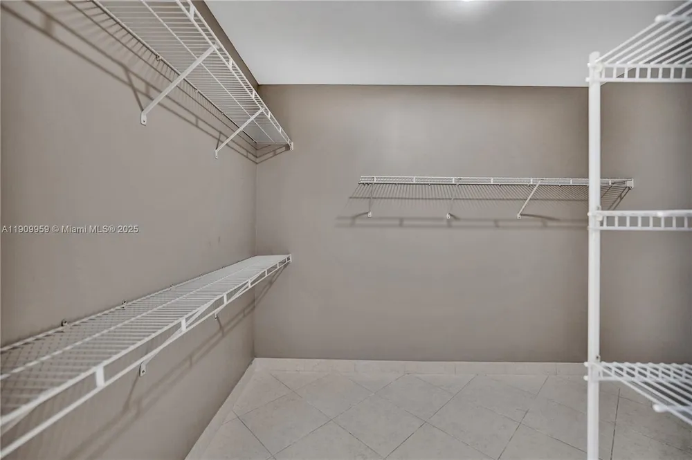 3600 Yacht Club Dr, Aventura, FL 33180