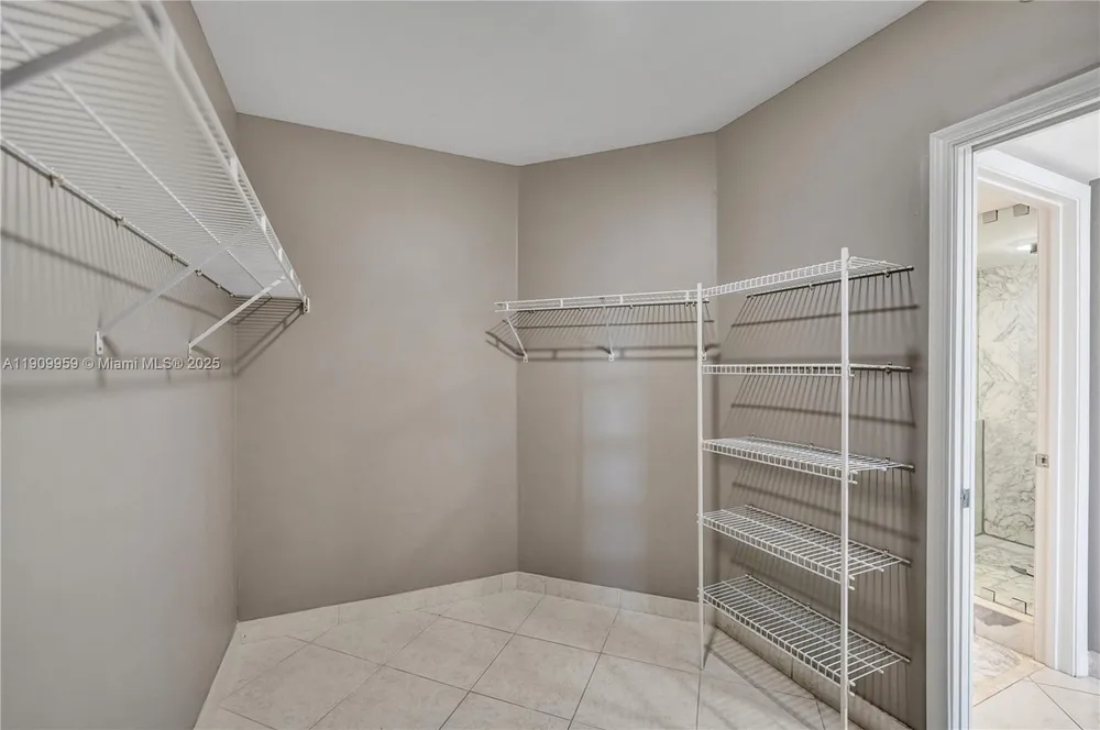 3600 Yacht Club Dr, Aventura, FL 33180