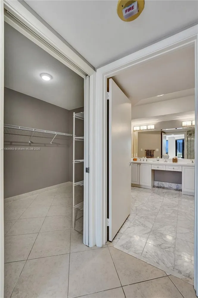 3600 Yacht Club Dr, Aventura, FL 33180