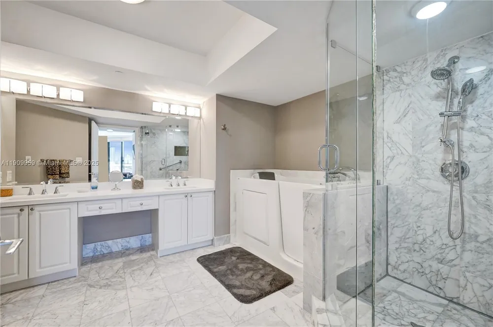 3600 Yacht Club Dr, Aventura, FL 33180