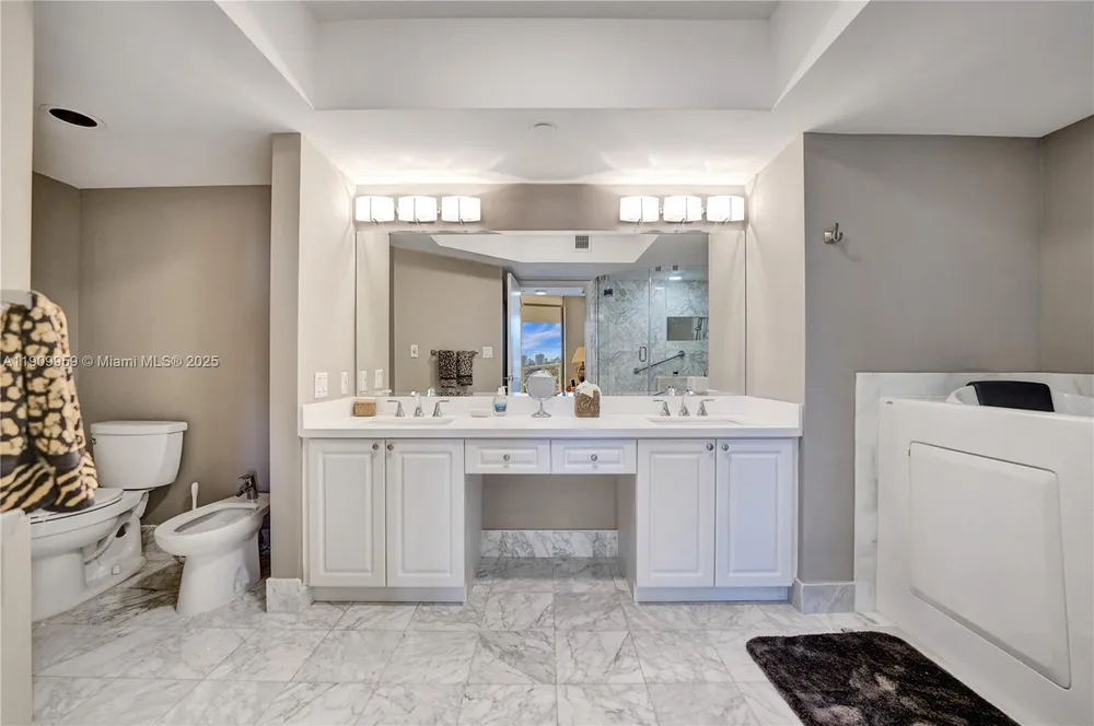 3600 Yacht Club Dr, Aventura, FL 33180