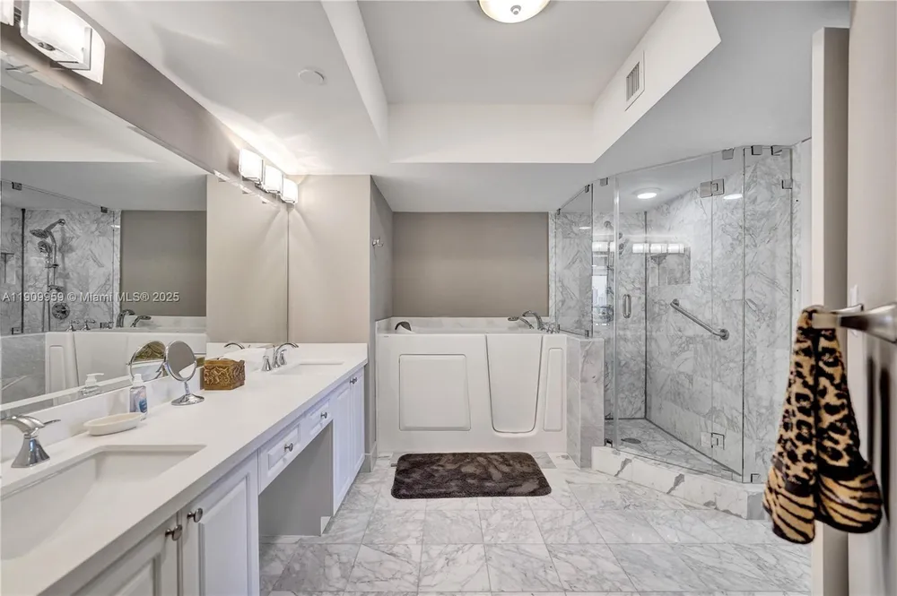 3600 Yacht Club Dr, Aventura, FL 33180