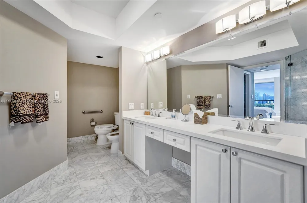 3600 Yacht Club Dr, Aventura, FL 33180