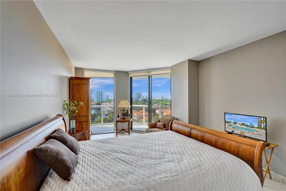 3600 Yacht Club Dr, Aventura, FL 33180