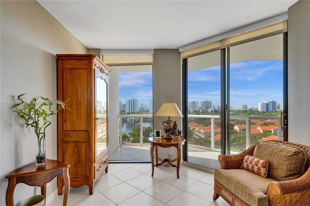 3600 Yacht Club Dr, Aventura, FL 33180