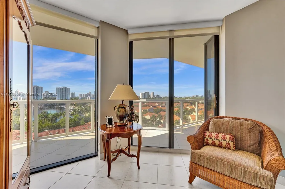 3600 Yacht Club Dr, Aventura, FL 33180