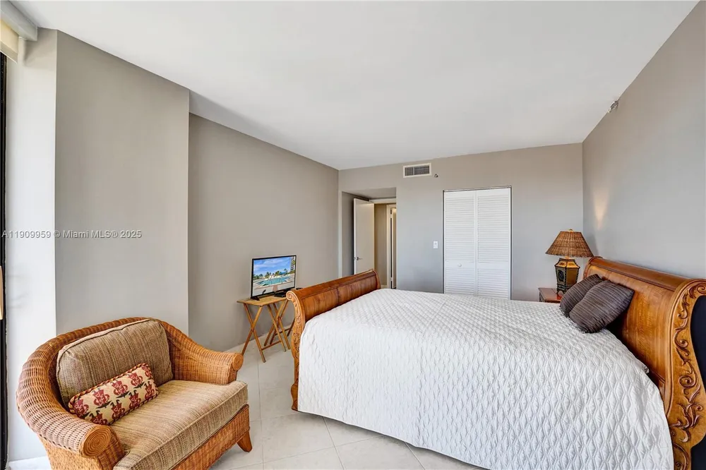 3600 Yacht Club Dr, Aventura, FL 33180
