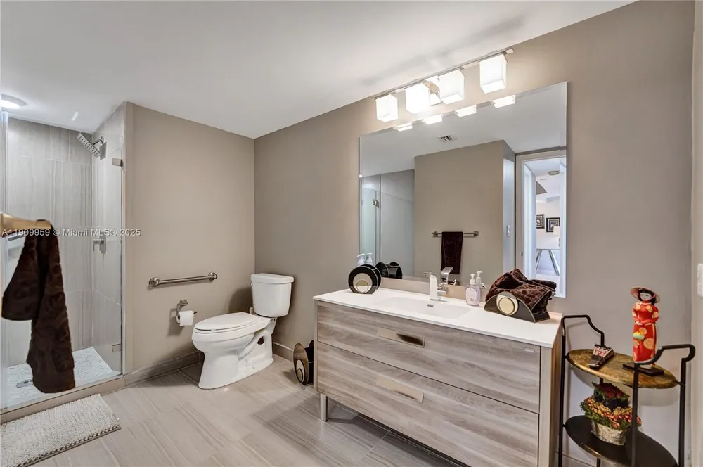 3600 Yacht Club Dr, Aventura, FL 33180