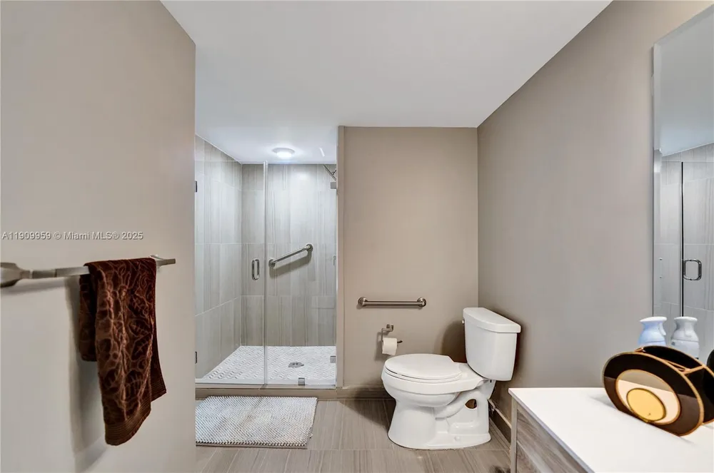 3600 Yacht Club Dr, Aventura, FL 33180