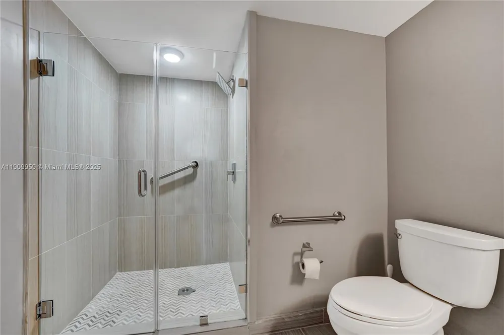 3600 Yacht Club Dr, Aventura, FL 33180
