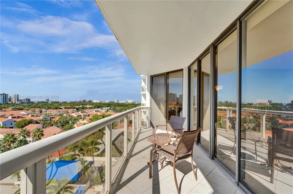3600 Yacht Club Dr, Aventura, FL 33180