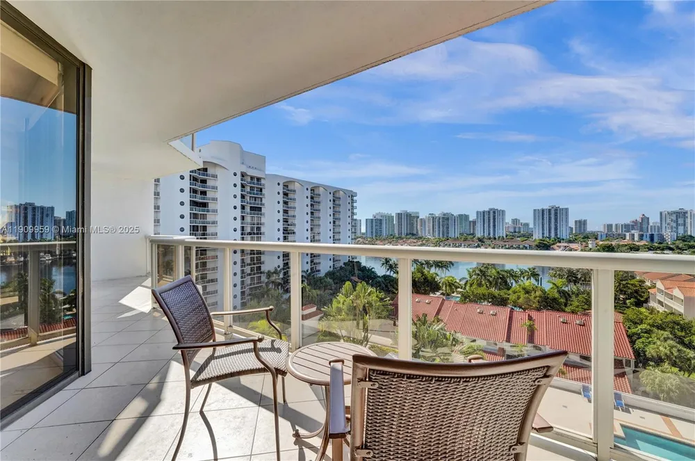 3600 Yacht Club Dr, Aventura, FL 33180
