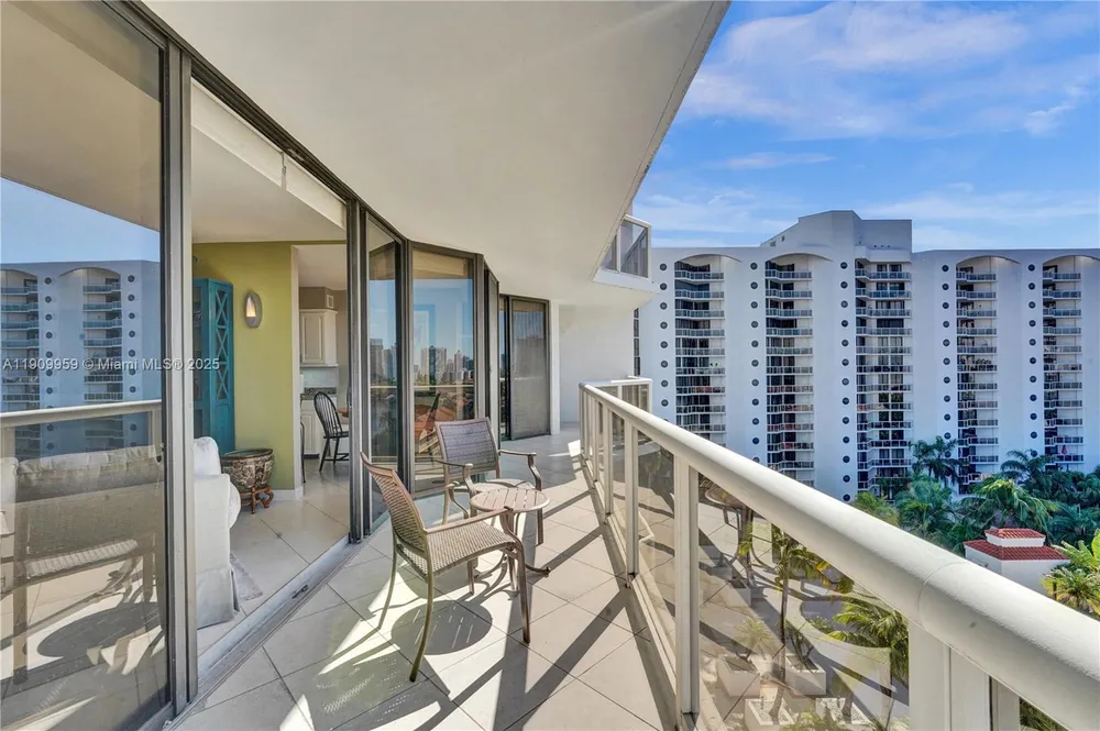 3600 Yacht Club Dr, Aventura, FL 33180