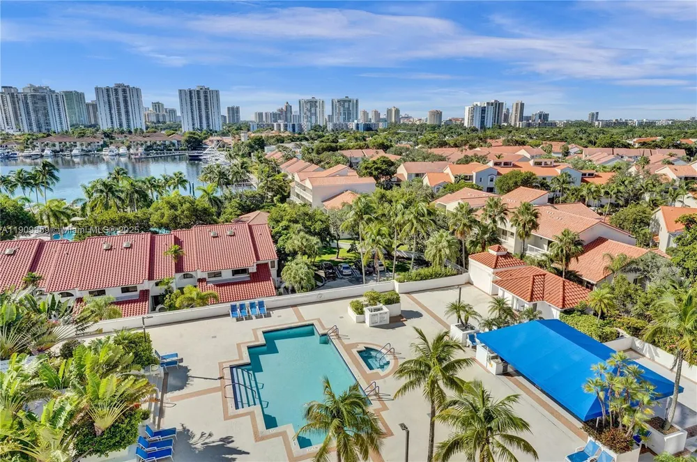 3600 Yacht Club Dr, Aventura, FL 33180