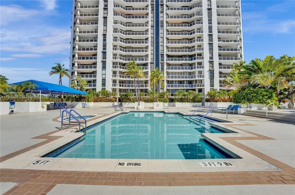 3600 Yacht Club Dr, Aventura, FL 33180