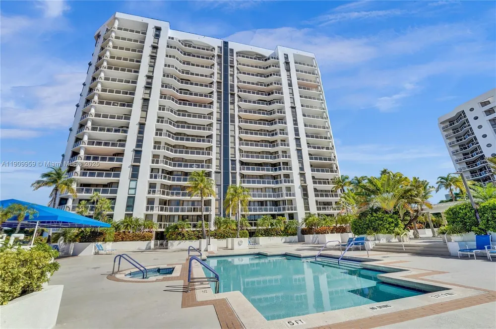 3600 Yacht Club Dr, Aventura, FL 33180