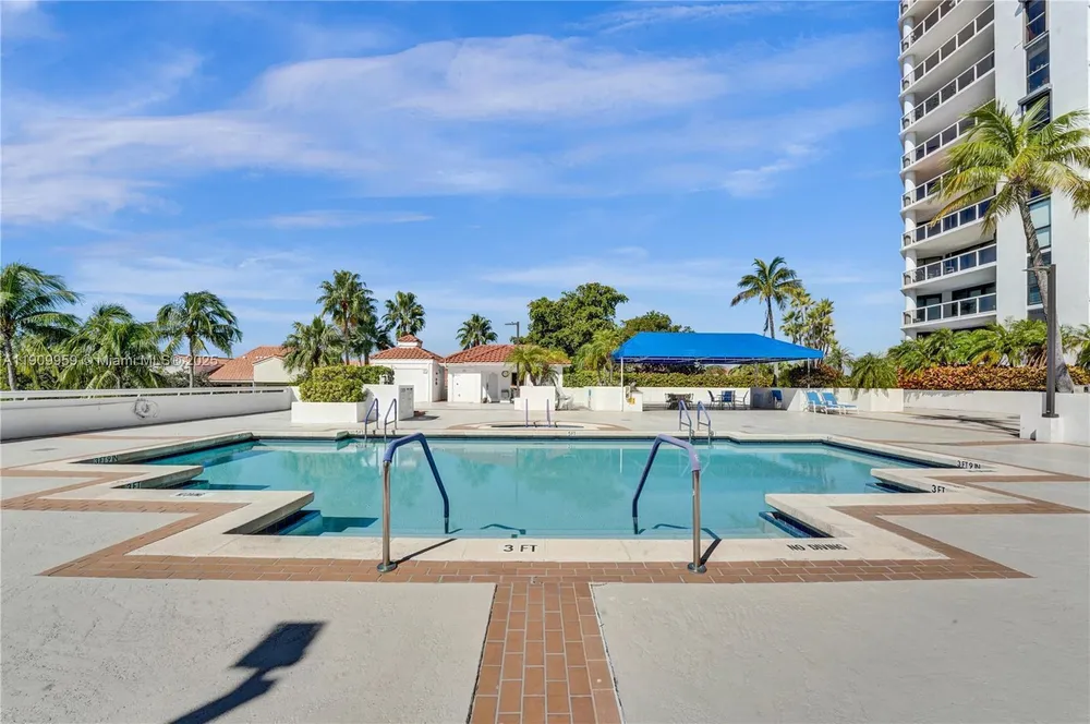 3600 Yacht Club Dr, Aventura, FL 33180