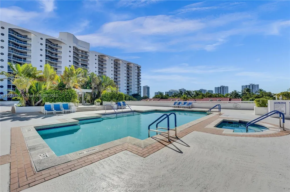 3600 Yacht Club Dr, Aventura, FL 33180